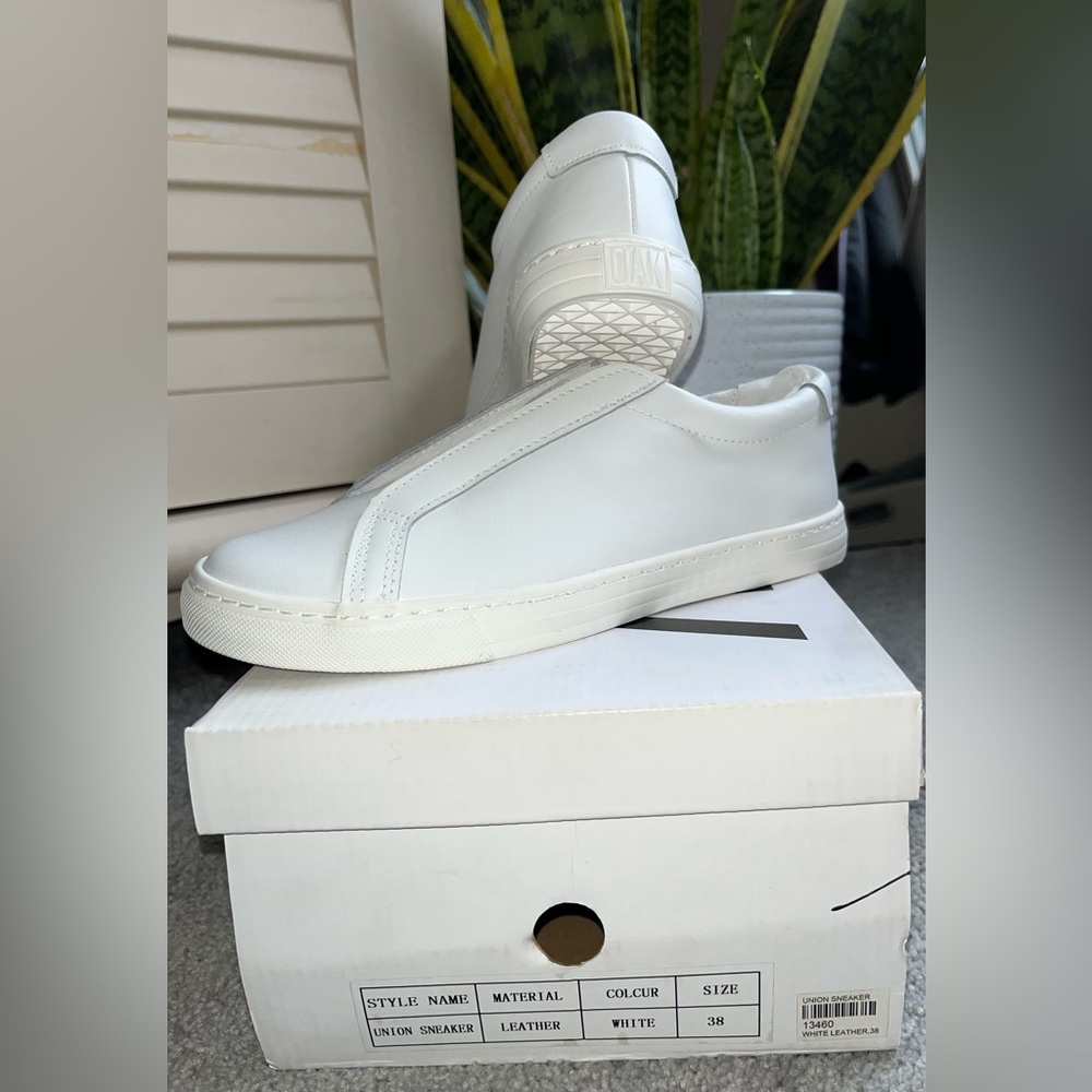NIB Women’s OAK NYC Union Leather Sneaker 38/7